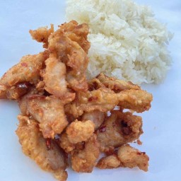 ไก่ทอดพารวย หน้าโรงบาลค่าย และ ตลาดเทิดไท