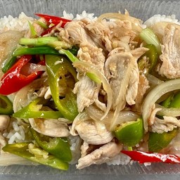 ผัดพริกหยวกไก่ราดข้าว