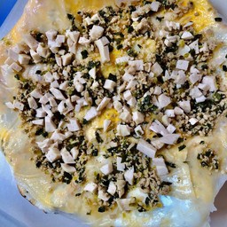 ข้าวเกรียบปากหม้อใส่ไข่ใส่หมูยอ