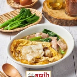 ราดหน้ายอดผักหมูเส้นใหญ่ใส่ไข่