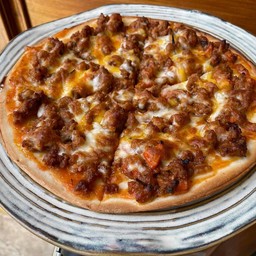 Bolognese pizza