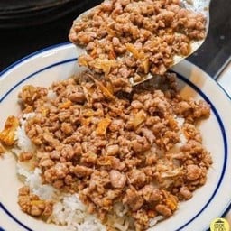 ข้าวหมูสับผัดกระเทียม