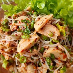 ยำขนมจีนไก่ยอปลาร้า