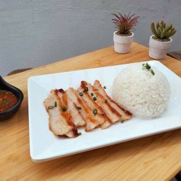 ข้าวหน้าคอหมูย่าง + น้ำจิ้มแจ่ว