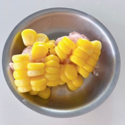 หมูหน้าข้าวโพด