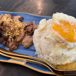 ข้าวหมูทอด