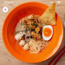 ก๋วยเตี๋ยวต้มยำหมูโกฮับไข่มะตูม