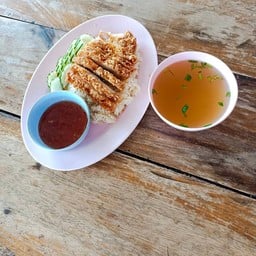 ป้าแก้วข้าวยำไก่แซ่บๆ (ข้าวมันไก่วัดแหลม)