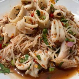 ยำขนมจีนปลาหมึกปลาร้า