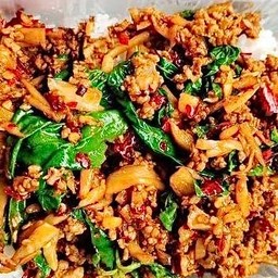 พริกแกงเนื้อสับหน่อไม้ราดข้าว