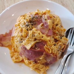 ข้าวไข่ข้นเบค่อน