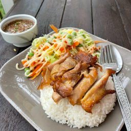 ข้าวไก่ย่างซอสแจ่ว