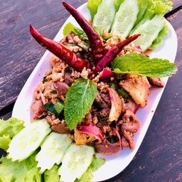 ลาบไก่พริกคั่ว+เครื่องใน ทรงเครื่อง