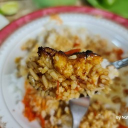 กิน sate ตามด้วยข้าวสวยร้อนๆ อร่อย