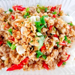 ข้าวหมูสับผัดพริกเกลือ