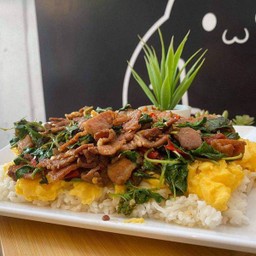 เบคอนกะเพรา + ไข่ข้นฝรั่งเศส