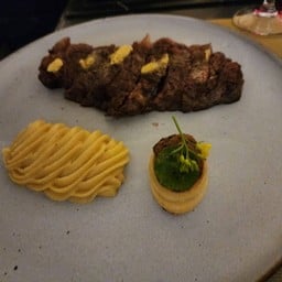 Chic Restaurant