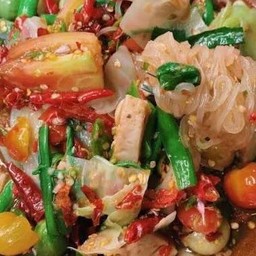 ตำเส้นเล็ก ปะทะ หมูยอ