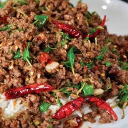 ข้าวกะเพราเนื้อสับ