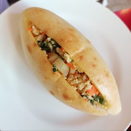 ขนมปังไส้ไก่เห็ดหอม