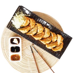 เกี๊ยวซ่าไก่ฟูจิ 10ชิ้น