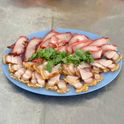 หมูกรอบผสมหมูแดงสับ