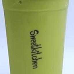 ชาเขียวมัทฉะปั่นกับมะพร้าวแห้งใหญ่