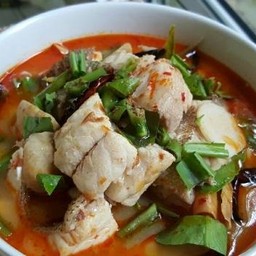 ต้มยำเนื้อปลาดอลลี่ (ถ้วยพิเศษ)