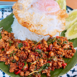 ข้าวกระเพราหมูสับไข่ดาว