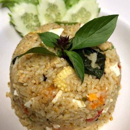 ข้าวผัดเขียวหวานไก่ไข่เค็ม