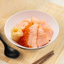 ข้าวหน้าปลาแซลมอนเบิร์นไฟ