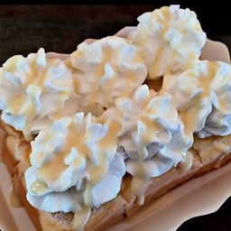 ขนมปังปิ้ง วิปครีม+นมข้น