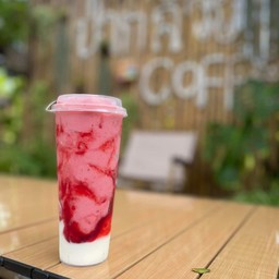 Strawberry Yogurt มีนมสดส่วนผสม