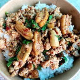 ข้าวกะเพราพริกแห้ง + กากหมู