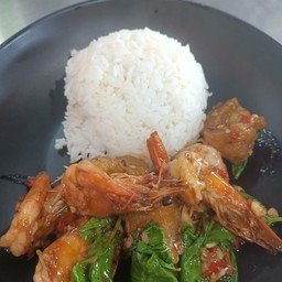 ข้าวราดกระเพรากุ้ง