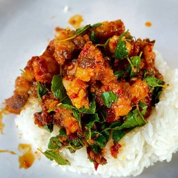 หมูกรอบผัด พริกแกงเผ็ด