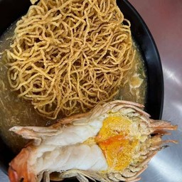 บะหมี่กรอบราดหน้ากุ้งแม่น้ำ