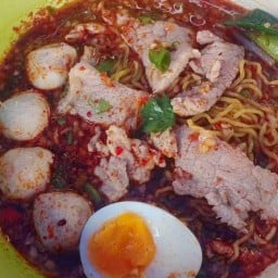 ร้านลุงบูดปากหมาเตี๋ยวนำ้ตก เคหะบ่อวิน