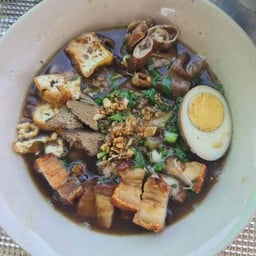 จอมมณี ก๋วยจั๊บน้ำข้นโบราณ