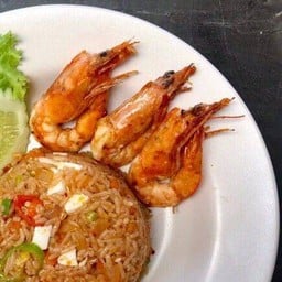 ข้าวผัดน้ำพริกเผากุ้งไข่เค็ม