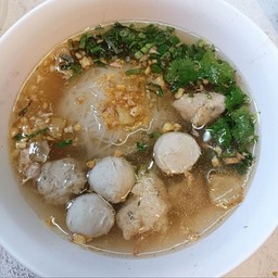 ก๋วยเตี๋ยวลูกชิ้นหมูบะช่อน้ำใส