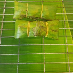 แหนมหมูใบตอง