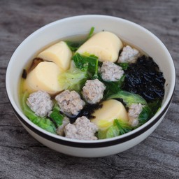 แกงจืดผักกาดขาวใส่สาหร่าย+หมูสับ+เต้าหู้ไข่