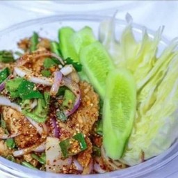 ยำไก่แซ่บ