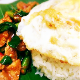 หมูผัดพริกแกงราดข้าว + ไข่ดาว
