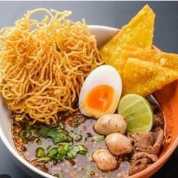 ก๋วยเตี๋ยวเรือต้มยำหมี่กรอบ