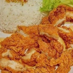 ข้าวไก่กรอบราดซอสน้ำปลา