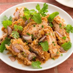 ยำไก่แซ่บ