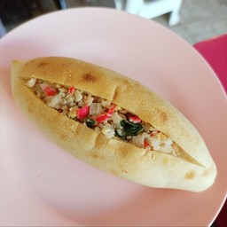 ขนมปังไส้หมูผัดปูอัด