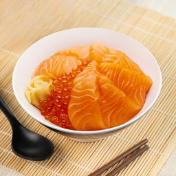 ข้าวหน้าปลาแซลมอนดิบ